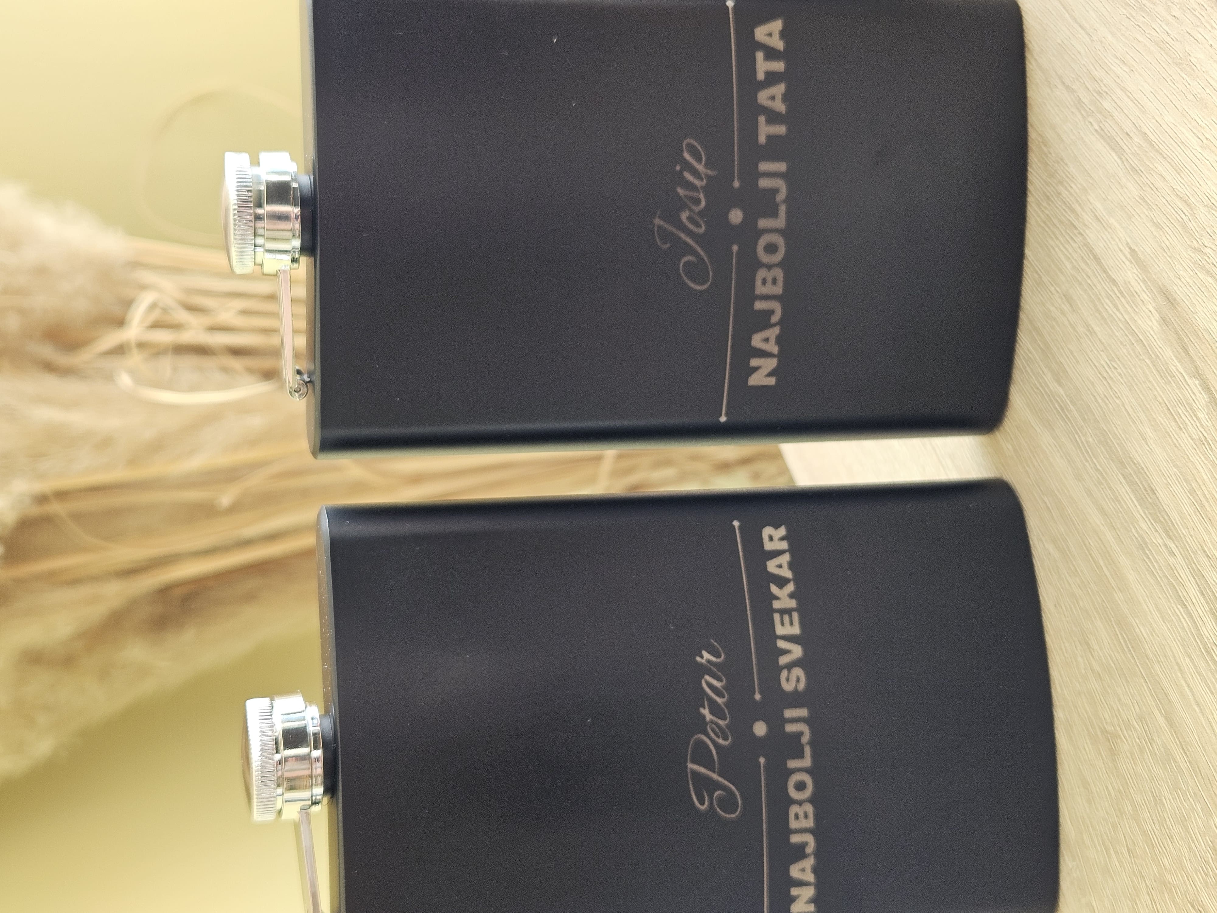 Graviranje natpisa na cuturicama